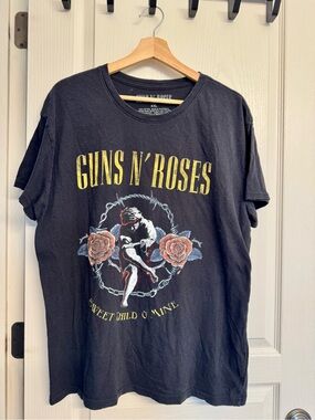 Guns N' Roses Black Short Sleeve Graphic Tee - Band Logo